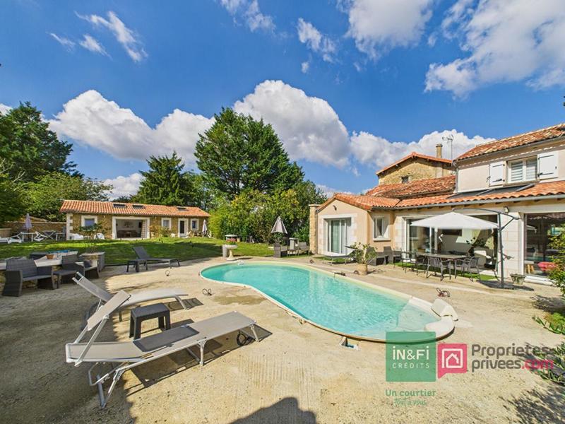 Maison - 220 m² - 8 pièces