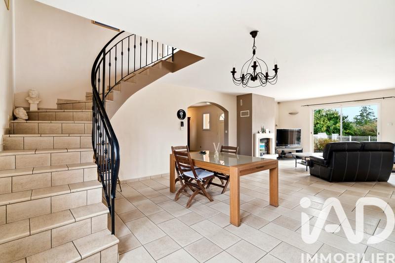 Maison - 217 m² - 8 pièces