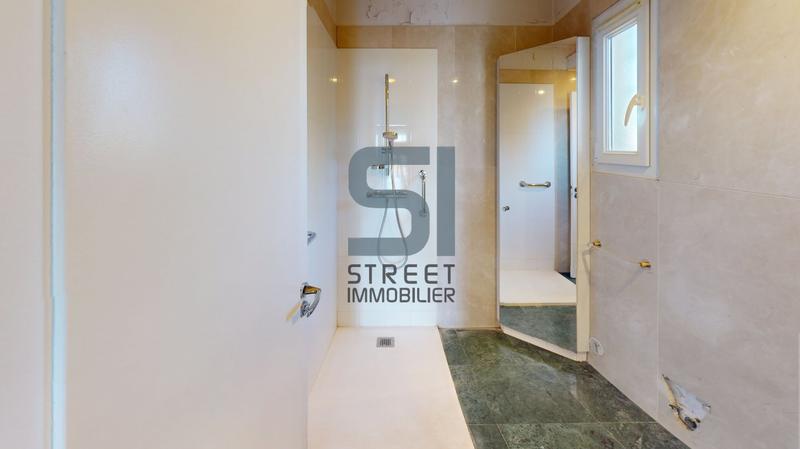 Maison - 408 m² - 8 pièces