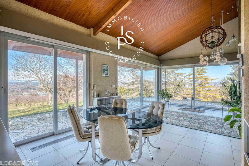 Maison - 203 m² - 6 pièces