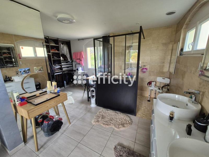 Maison - 200 m² - 7 pièces