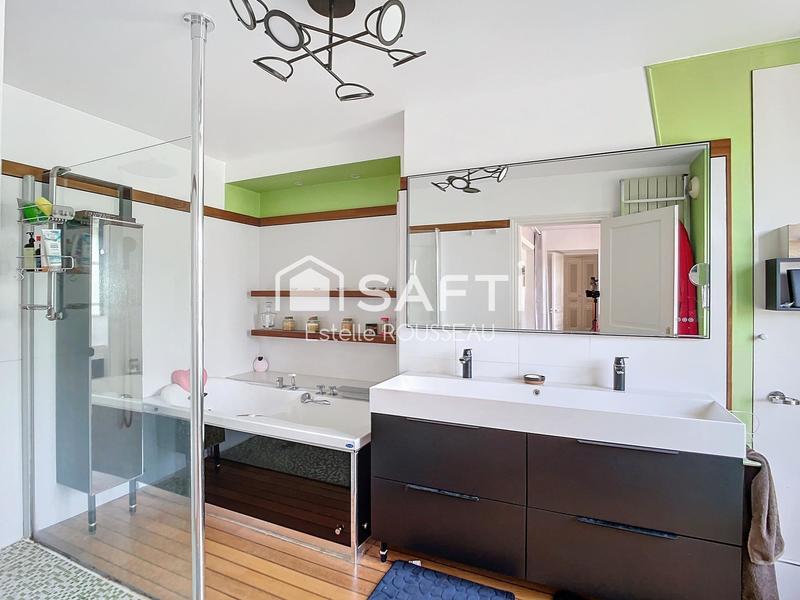 Maison - 277 m² - 10 pièces