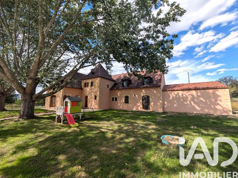 Maison - 277 m² - 9 pièces