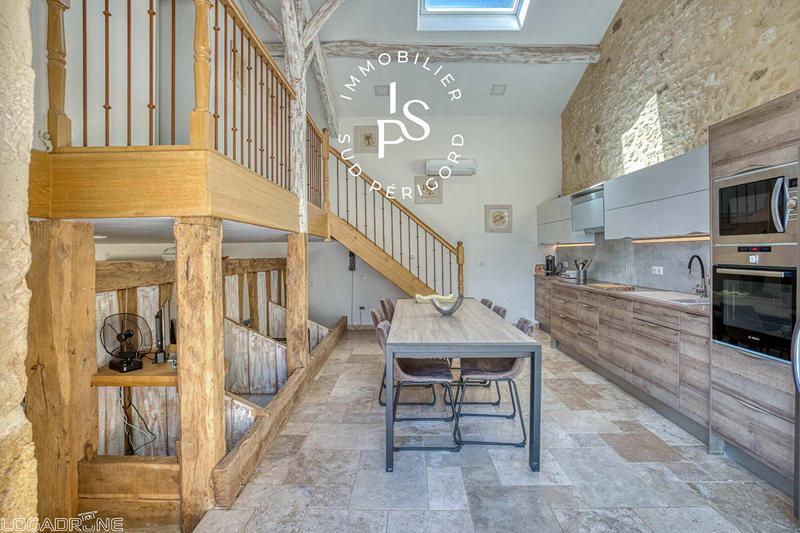 Maison - 448 m² - 16 pièces