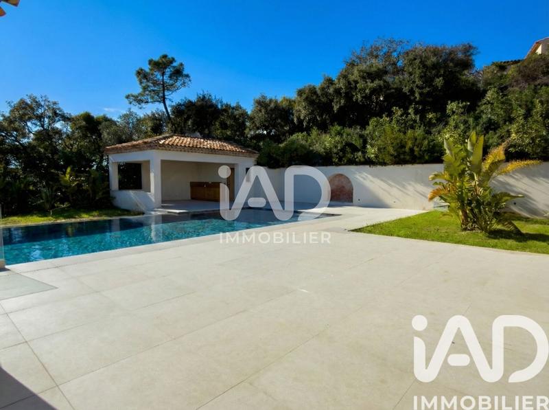 Maison - 416 m² - 9 pièces