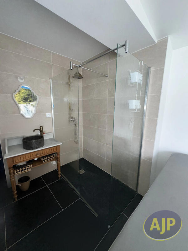 Maison - 102 m² - 6 pièces