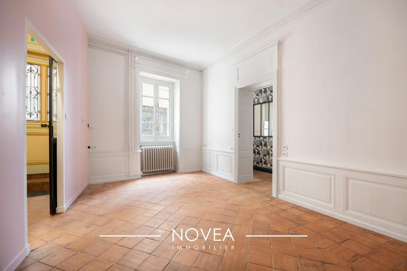 Maison ancienne - 298 m² - 8 pièces