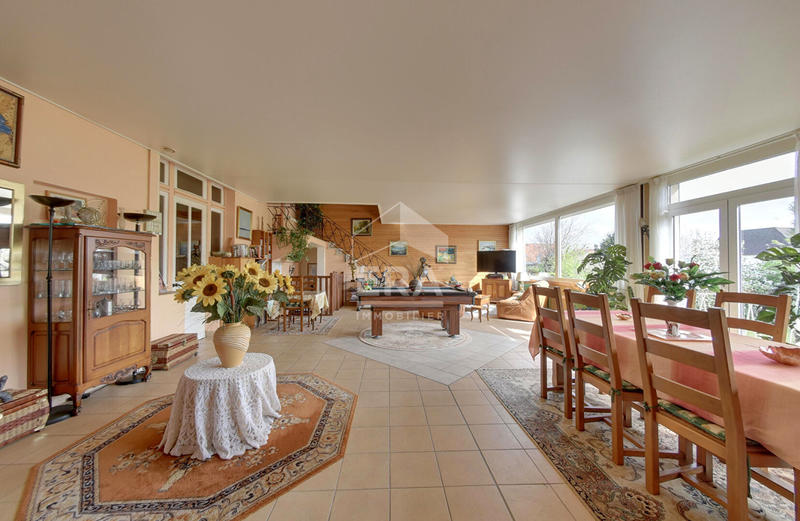 Maison - 270 m² - 11 pièces