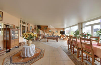 Maison - 270 m² - 11 pièces