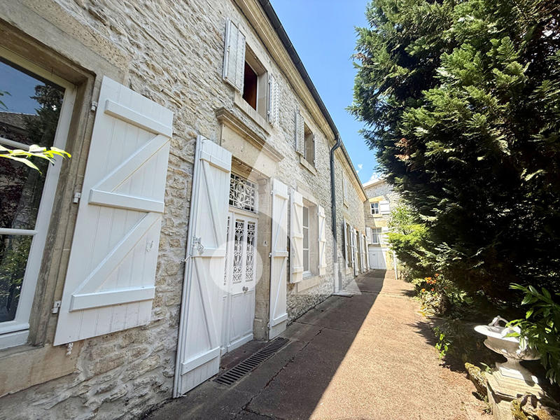 Maison - 310 m² - 11 pièces