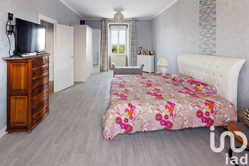 Maison - 210 m² - 7 pièces