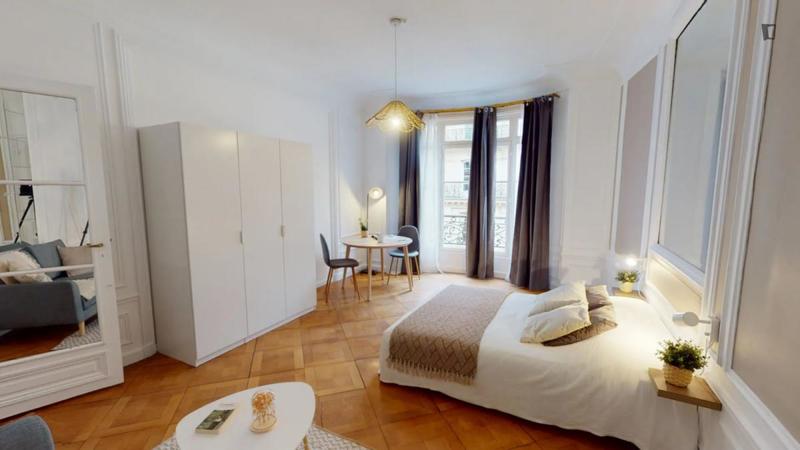 Chambre - 23 m² - 6 pièces