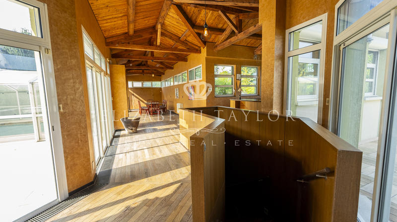 Propriété - 851 m² - 14 pièces