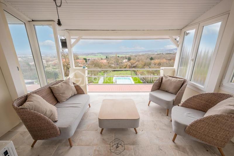 Maison - 166 m² - 8 pièces