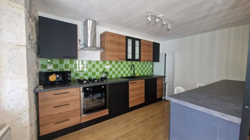 Maison - 180 m² - 3 pièces