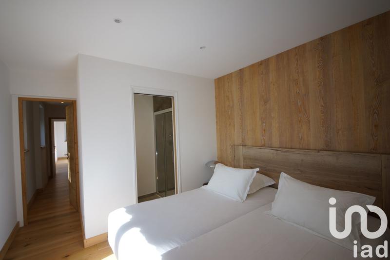 Maison - 250 m² - 9 pièces