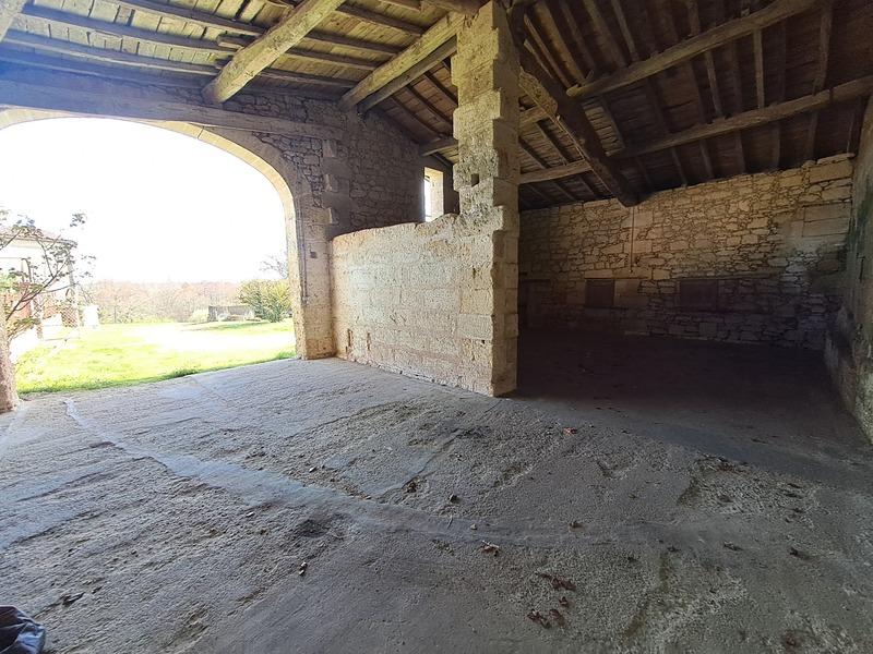 Propriété - 318 m² - 10 pièces