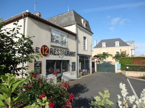 Le 12 restaurant