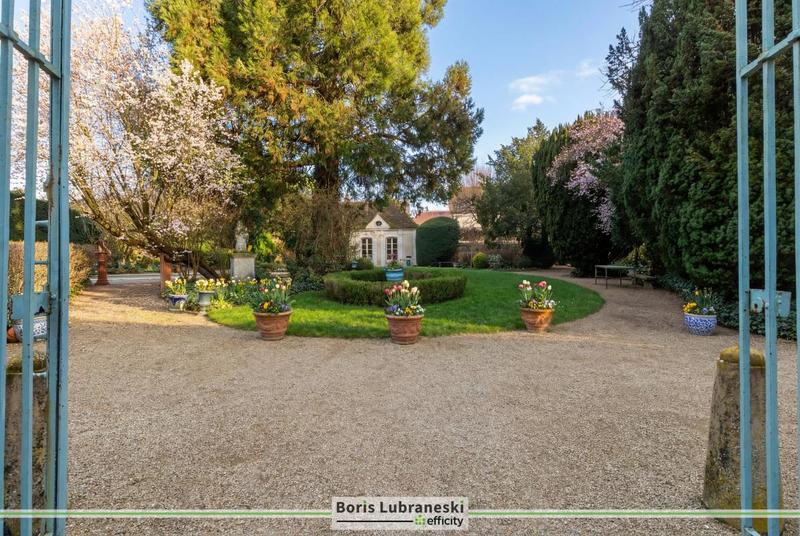 Hôtel particulier - 1 200 m² - 20 pièces