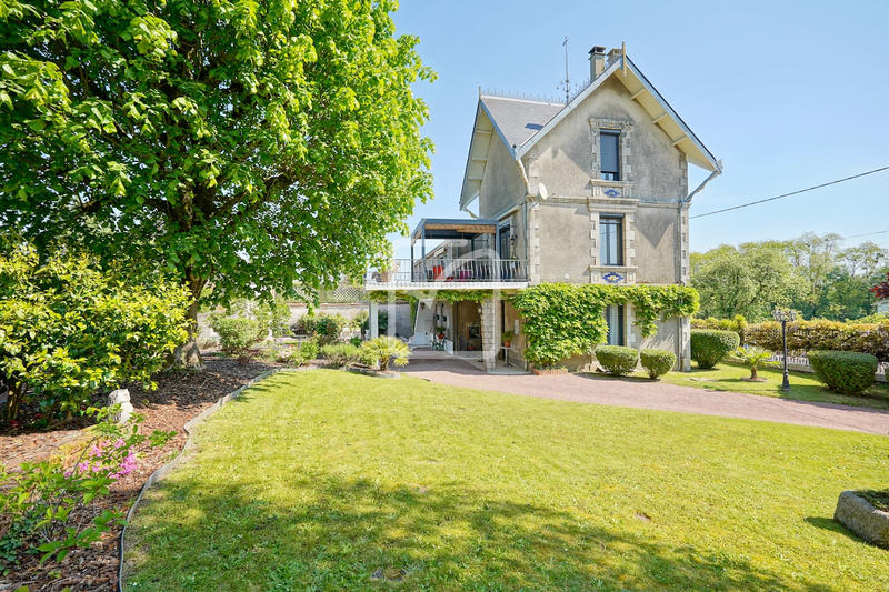 Maison - 310 m² - 12 pièces