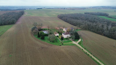 Maison - 280 m² - 7 pièces