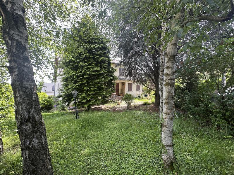 Maison traditionnelle - 280 m² - 11 pièces