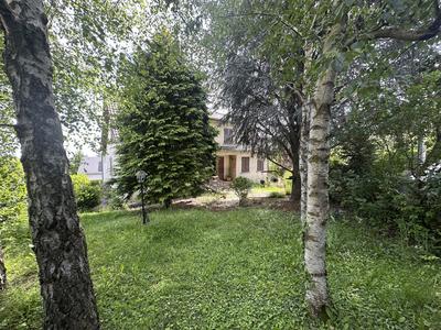 Maison traditionnelle - 280 m² - 11 pièces