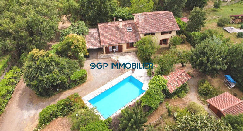 Maison - 201 m² - 6 pièces