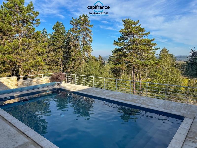 Propriété - 155 m² - 6 pièces