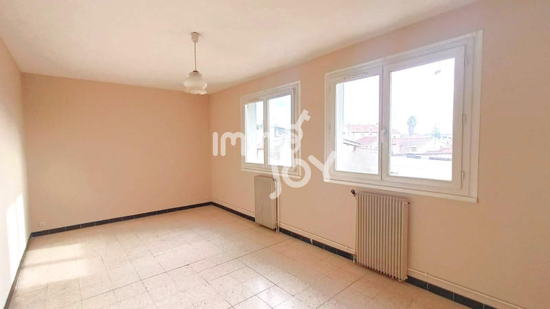 Appartement - 85 m² - 5 pièces