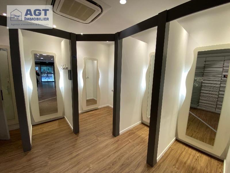 Local commercial - 109 m² - 2 pièces