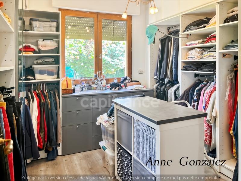 Maison - 221 m² - 7 pièces