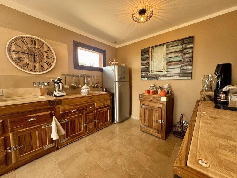 Maison - 210 m² - 7 pièces