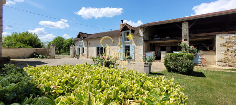 Maison - 237 m² - 7 pièces