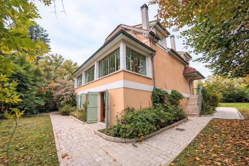 Propriété - 230 m² - 6 pièces