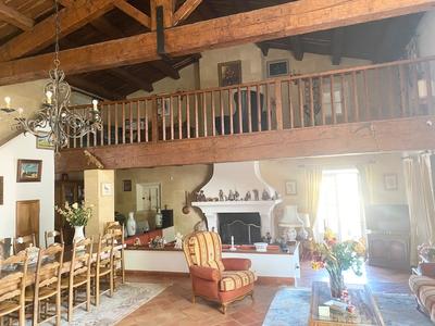 Propriété - 300 m² - 8 pièces