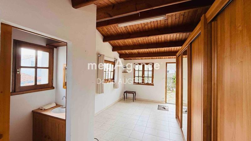 Maison traditionnelle - 163 m² - 8 pièces