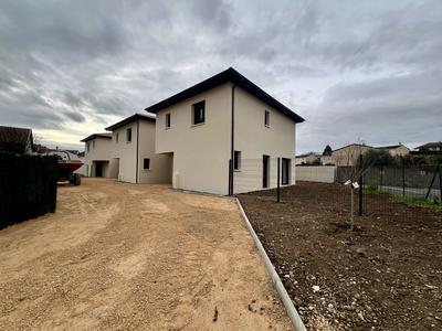 Maison - 96 m² - 4 pièces