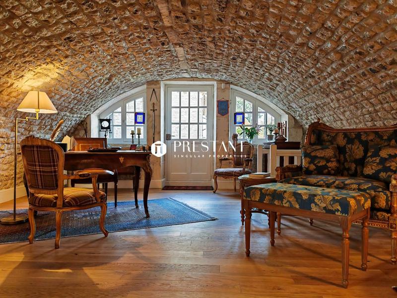 Maison de maîtres - 462 m² - 13 pièces