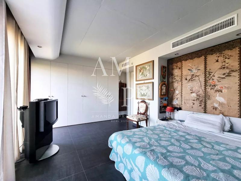 Villa - 301 m² - 8 pièces