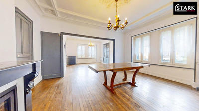 Maison - 270 m² - 9 pièces