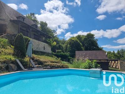 Maison - 185 m² - 8 pièces