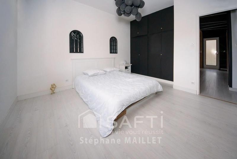 Maison - 227 m² - 8 pièces