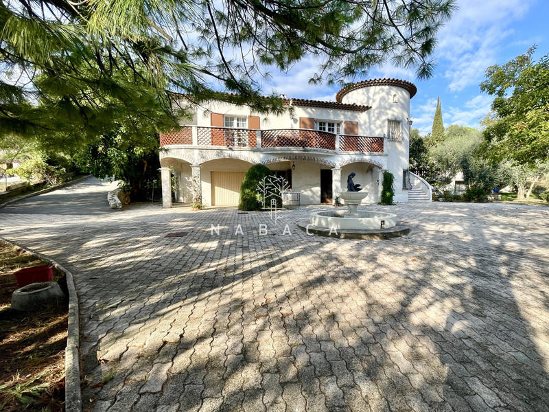 Maison - 188 m² - 9 pièces