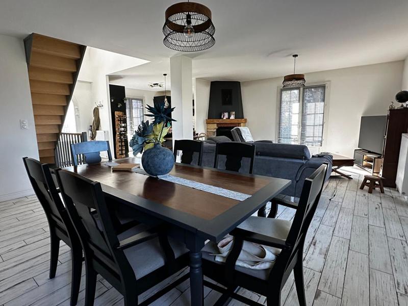 Maison - 170 m² - 8 pièces