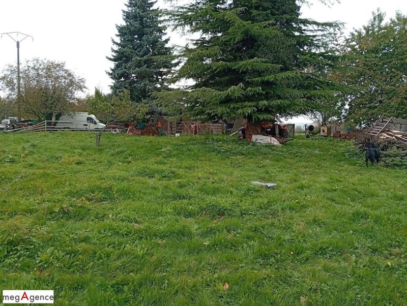 Terrain constructible - 1 800 m²