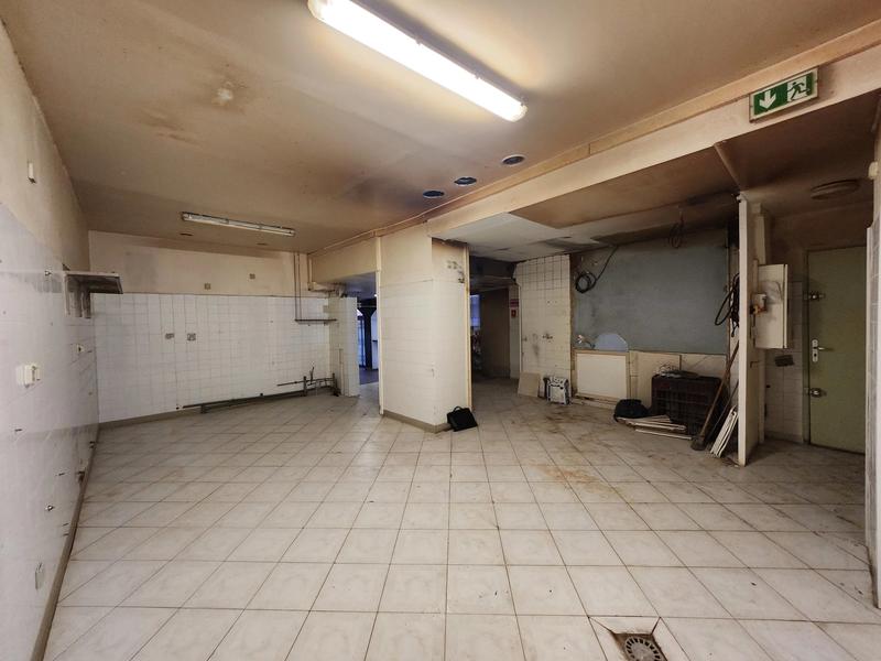 Local commercial - 149 m² - 8 pièces
