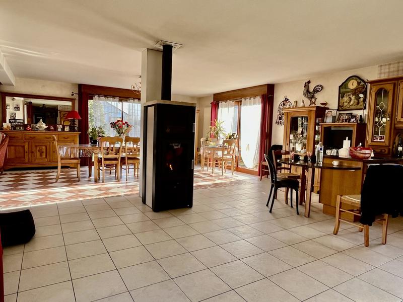 Maison traditionnelle - 274 m² - 8 pièces