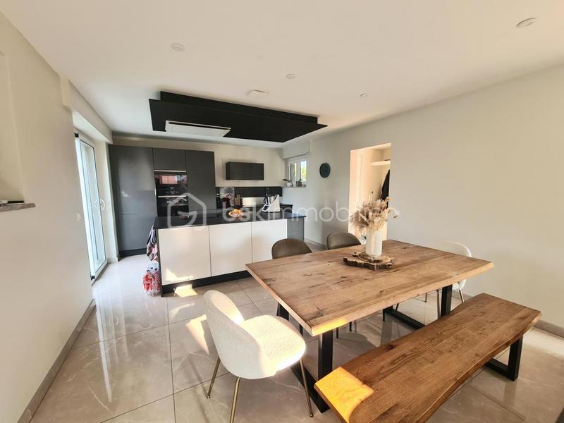 Maison - 180 m² - 9 pièces