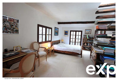 Maison - 900 m² - 20 pièces